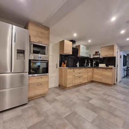 Villa Flora Superior Apartment カブリ エクステリア 写真