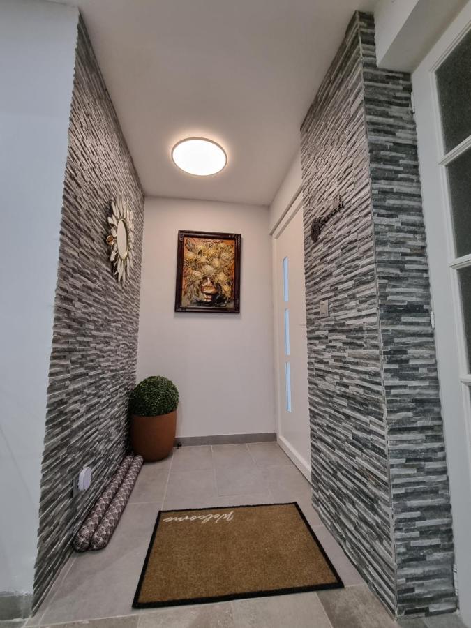 Villa Flora Superior Apartment カブリ エクステリア 写真