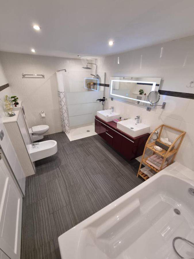 Villa Flora Superior Apartment カブリ エクステリア 写真