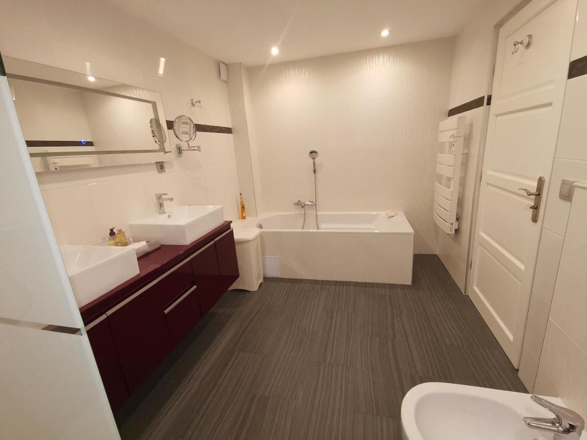 Villa Flora Superior Apartment カブリ エクステリア 写真